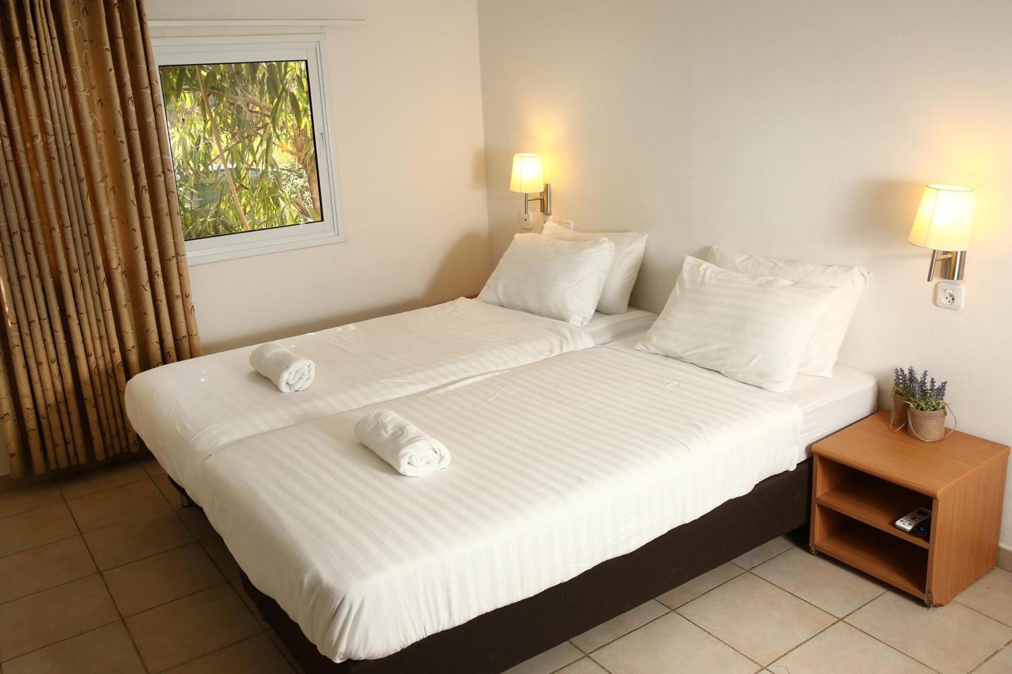 Eilot Kibbutz Country Lodging เอลัต ห้อง รูปภาพ
