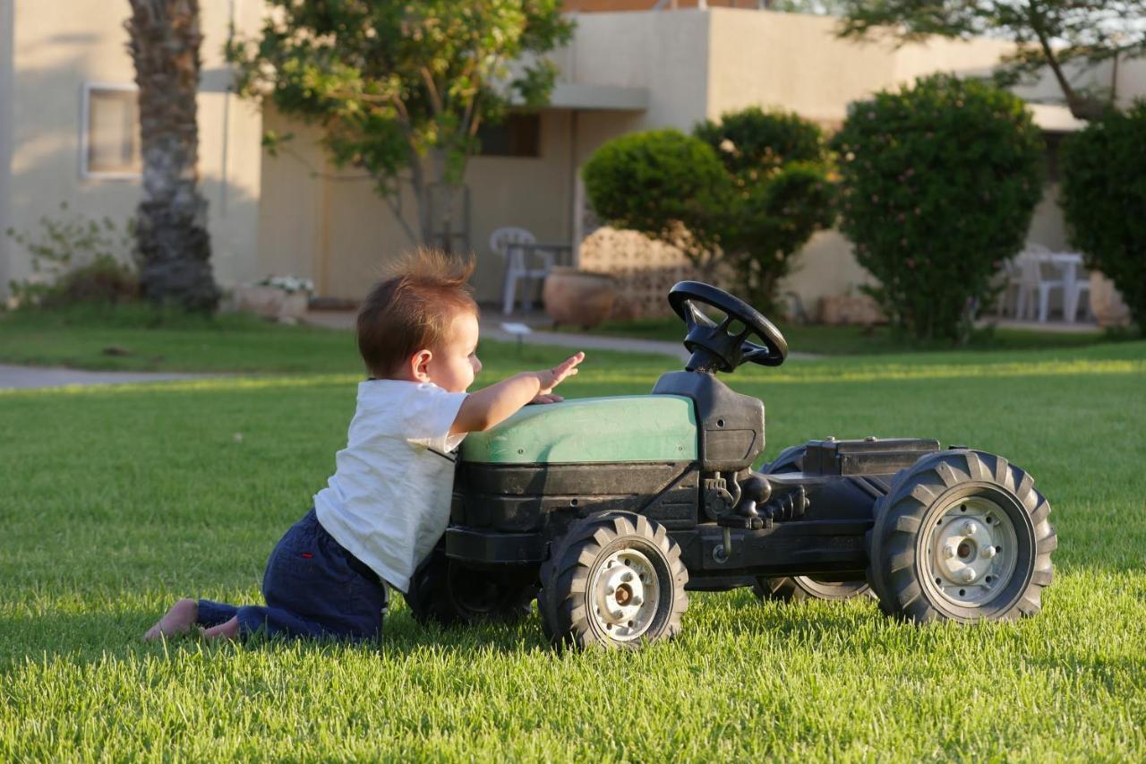 Eilot Kibbutz Country Lodging เอลัต ภายนอก รูปภาพ